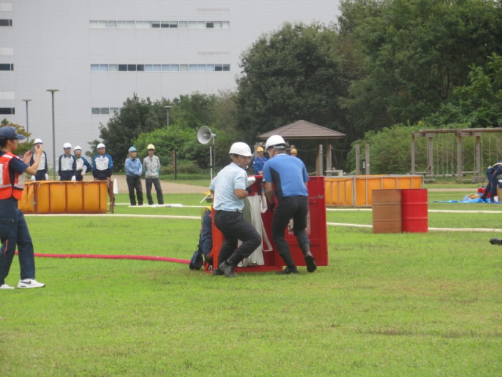 自衛消防隊消防操法大会の様子 2